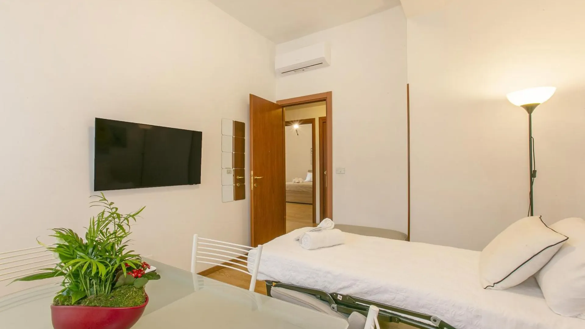 Apartment Appartamento A 50 M Dalla Metropolitana Cornelia Rome